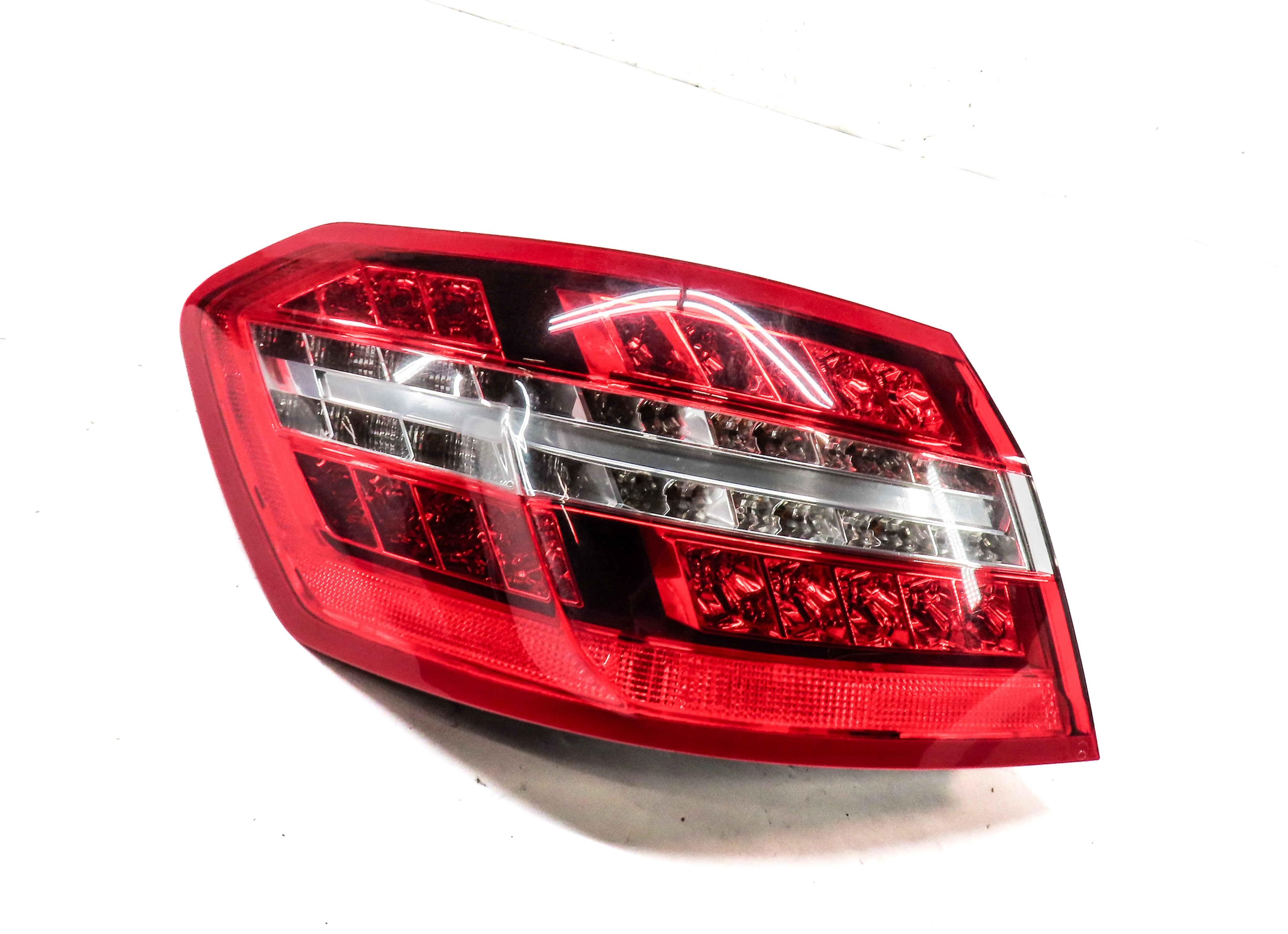 10-13 MERCEDES E-CLASS (W212) SEDAN LEFT DRIVER REAR TAILLIGHT BRAKE LIGHT LAMP — exact item pictured